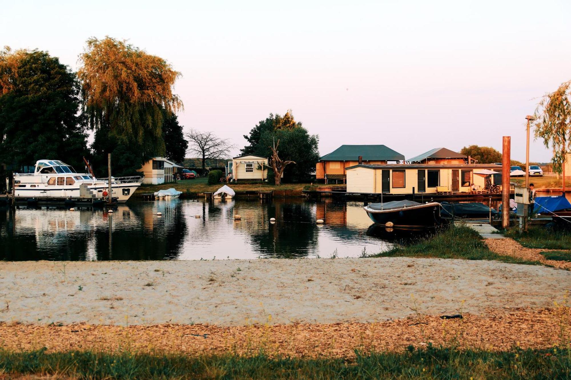 Luxury Lake Lodge Alphen  Ngoại thất bức ảnh